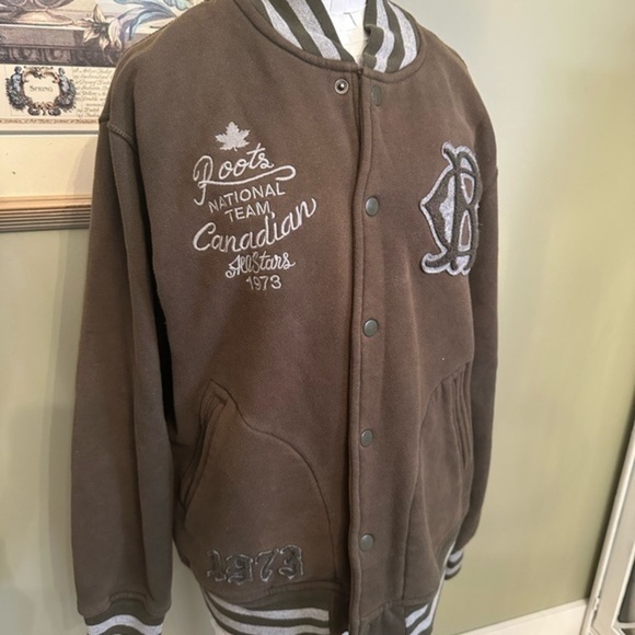 🇨🇦 Vintage Roots Brown Varsity Bomber Jacket with Embroidered Details - Picture 2 of 4